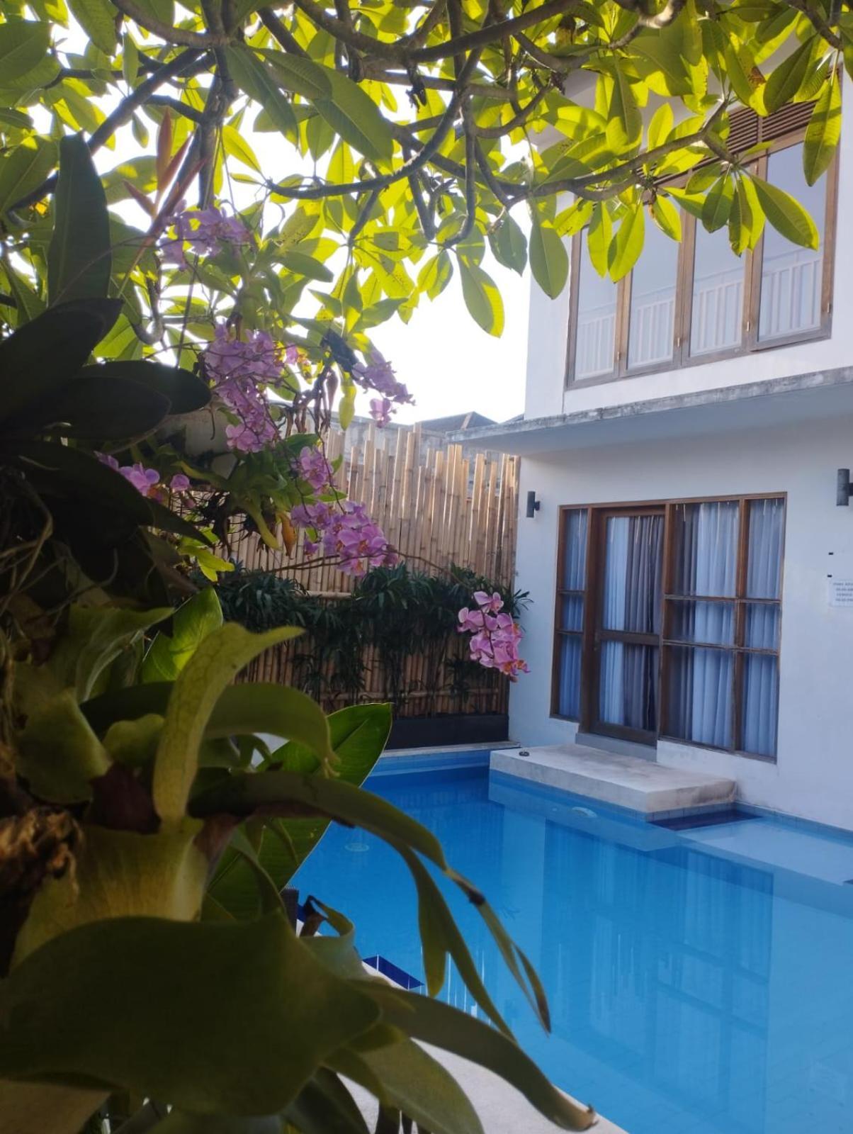 Pudak Sari Unizou Hostel Kuta Lombok Exterior foto